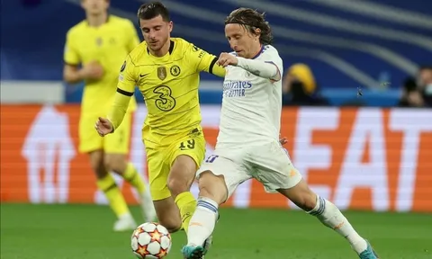 Ferdinand: 'Modric khiến tôi mất giọng. Cú trivela phi thường'