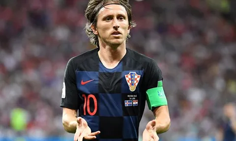 Modric lên tiếng cầu xin, "kẻ mâu thuẫn" với Zidane liệu có ở lại Real?