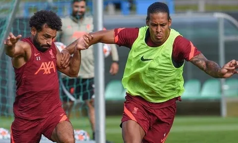Mohamed Salah tái mặt khi đối đầu với quái thú phòng ngự