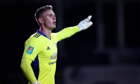 Mới bắt chính 1 trận, các cầu thủ Man United đã tỏ thái độ với Dean Henderson