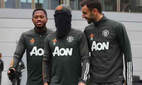 Một cái tên trở lại, nhân vật bí ẩn xuất hiện trên sân tập Man Utd