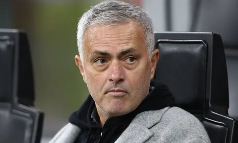 Mourinho: "Tôi rất tiếc khi biết tin về Nữ hoàng"
