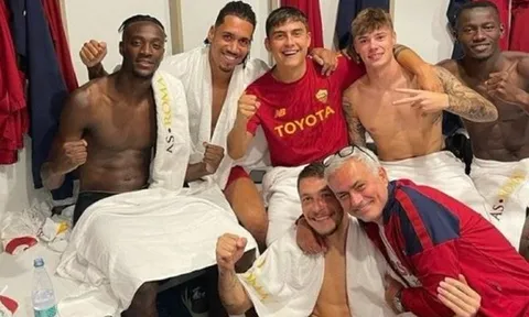 Mourinho ăn mừng cuồng nhiệt sau trận thắng ngược Inter