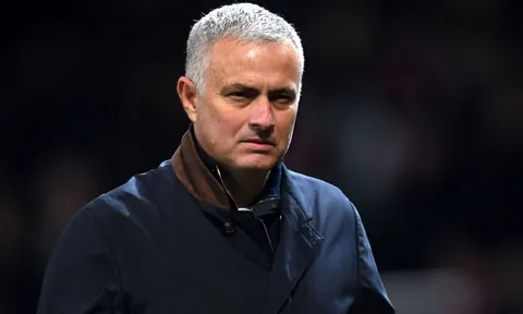 Mourinho: "Bạn phải hỏi Ole những câu đó"