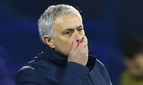 Mourinho bị chỉ trích, HLV đối thủ nói lời thật lòng