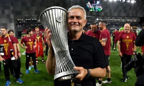 Mourinho biến Roma thành đội bóng đáng gờm