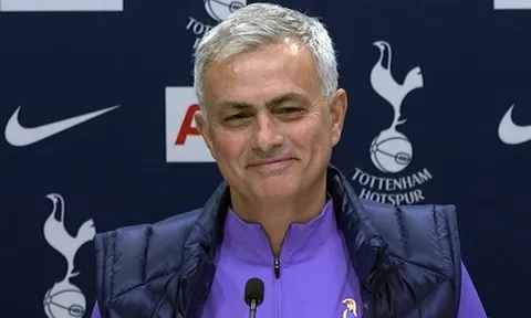 Mourinho lại đặc biệt với màn 'lật lọng' làm phóng viên choáng váng