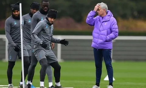 Mourinho lại đi vào vết xe đổ của bản thân?