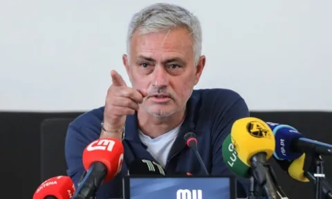 Mourinho phản ứng khi Roma chuyển nhượng chậm chạp
