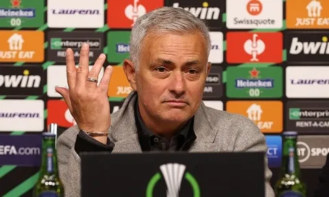 Jose Mourinho khuyên BLĐ Man Utd làm một điều với Ten Hag