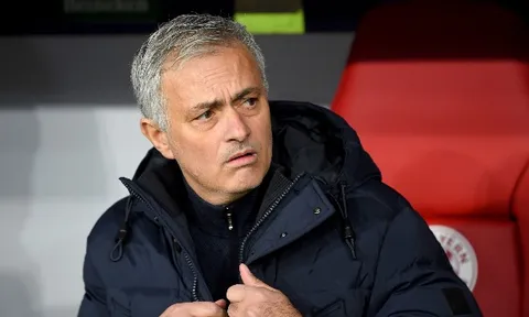 Mourinho: "Tôi không nghĩ cậu ấy có thể đá hậu vệ trái tại Premier League"