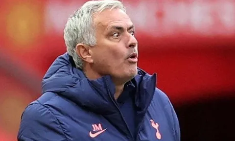 Mourinho: "Tôi sẽ không bao giờ chấp nhận"