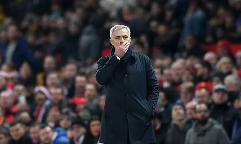 SỐC! Mourinho gắt gỏng, nói lời 'chết chóc' sau trận thua Man Utd
