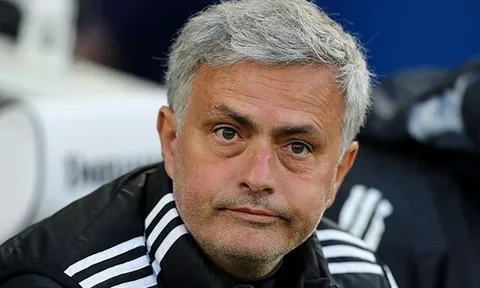 Mourinho nhắn tin, 'kẻ tha hương' thông báo luôn tương lai