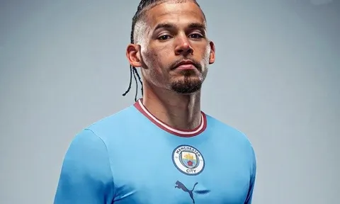 M.U bị chỉ trích vì để mất tiền vệ 45 triệu vào tay Man City