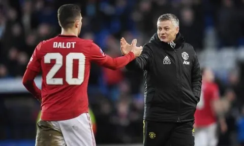 Dalot mất số áo yêu thích vì trung vệ của Man Utd