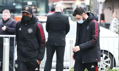 M.U hội quân: Bất ngờ Ronaldo, rõ số phận cái tên đòi rời OTF