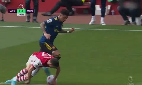M.U mất trắng quả penalty trước Arsenal