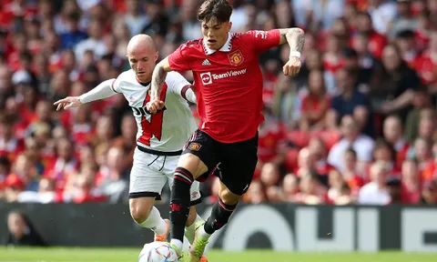M.U trói chân sao trẻ khiến Ten Hag ấn tượng trước Vallecano