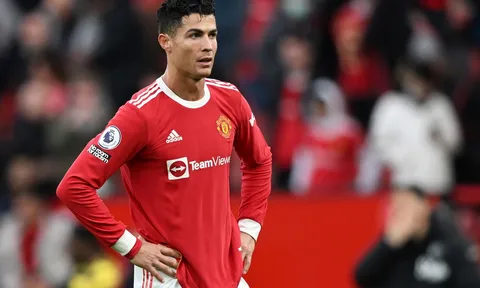 MU và tháng giông bão: Ghi bàn đi, Ronaldo!