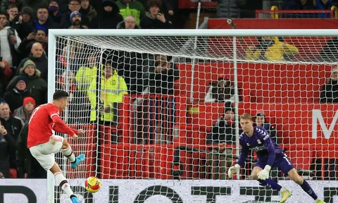 MU văng khỏi FA Cup: Ronaldo và đêm buồn ở Nhà hát