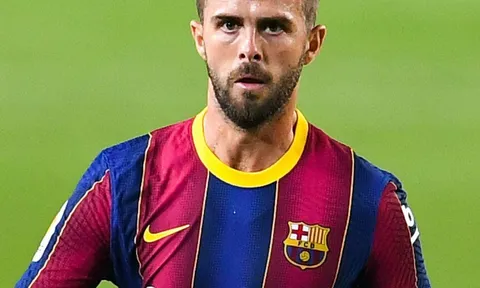 Mua xong người thay Ronaldo, Juventus có câu trả lời cho tiền vệ Barca