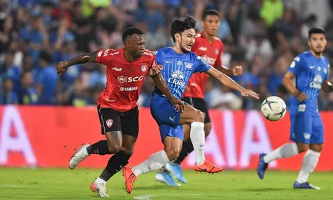 Văn Lâm mắc sai lầm nghiêm trọng, Muangthong United thua bẽ mặt Chonburi