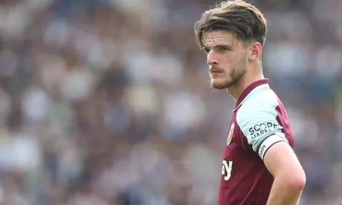 Declan Rice bị UEFA trừng phạt