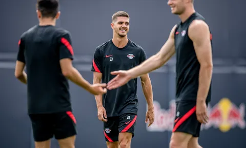 Mục tiêu của Man Utd, Arsenal lên tiếng về bến đỗ mới
