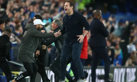 Mục tiêu của Man Utd lại cứu nguy cho Lampard