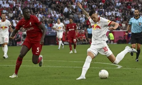 Mục tiêu Man Utd 'bón hành' Liverpool