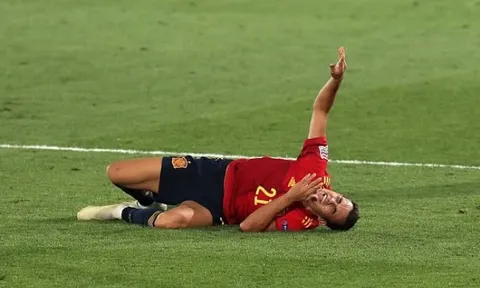Mục tiêu tin đồn nằm sân hét thất thanh, fan Man Utd lo sốt vó