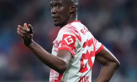 Thay thế Wan-Bissaka, Man United nhắm hậu vệ "rẻ mà chất"