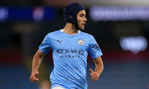 Muốn mua sao Man City, Barcelona có kiểu thương thảo ngược đời