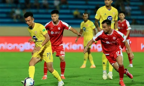 Nhóm cầm đèn đỏ V-League 2022: Căng mình tìm nguồn sống
