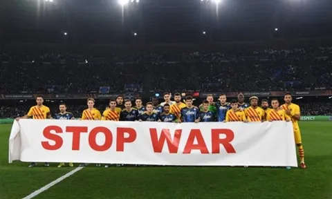 Napoli - Barca phát đi thông điệp ủng hộ Ukraine