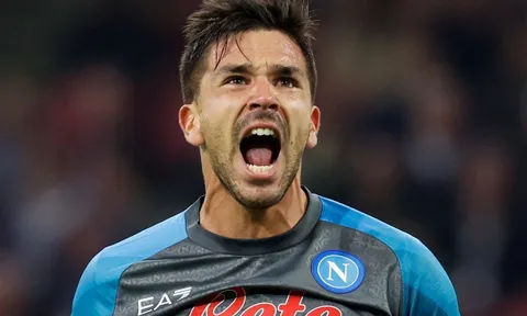 Napoli đè bẹp Ajax