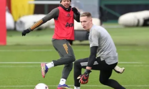 Lingard 'nhảy múa', thủ môn Man Utd chỉ còn biết đứng nhìn