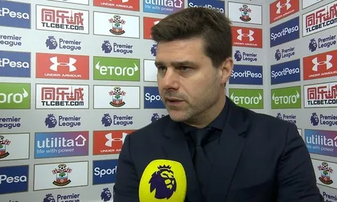 Bị hỏi lạ, Pochettino gắt: ''Bạn nghĩ đây là lúc để nói về chuyện đó à?''