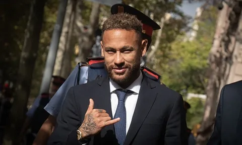 Neymar đổ lỗi cho bố trước nguy cơ ngồi tù