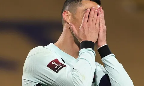 Ném băng đội trưởng, Ronaldo phá vỡ im lặng
