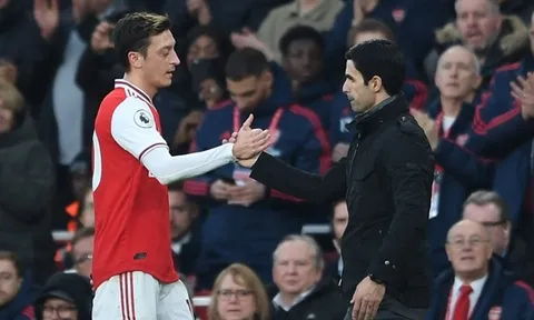 Nếu là Chủ tịch Arsenal, bạn sẽ làm gì với Mesut Ozil?