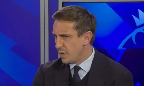 Neville gọi sao Arsenal là "nỗi ô nhục"