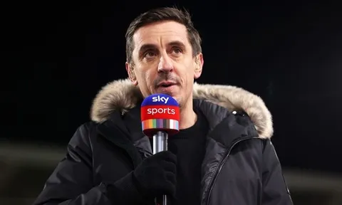 Neville chọn 1 cầu thủ Man Utd có thể chen chân vào đội hình Man City