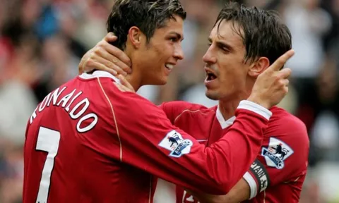 Gạt Ronaldo, Van Persie, Neville kể tên 2 bản hợp đồng đặc biệt nhất của M.U