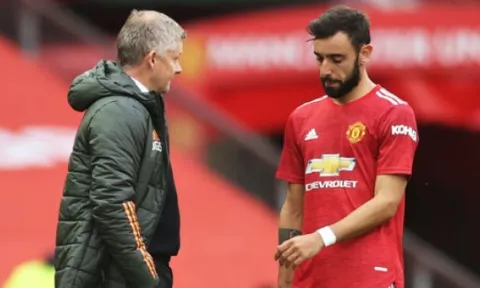 Neville: "Solskjaer có lẽ đã biết đâu là hàng tiền vệ tốt nhất của Man Utd"
