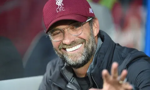 XONG! 'Trấn an' Jurgen Klopp, Liverpool tặng quà cực chất