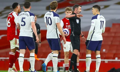 Spurs thua ngược, Mourinho lại "tế sống" trọng tài