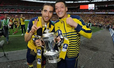 "Arsenal phải đứng ở vị trí top đầu Premier League"