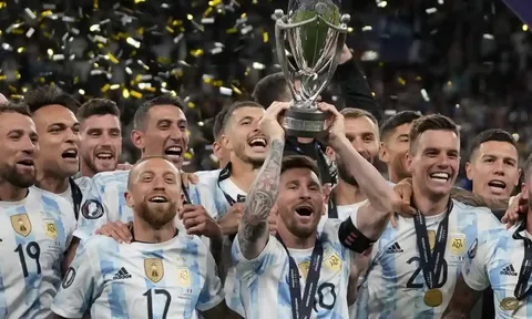 Neymar mỉa mai Messi và đồng đội